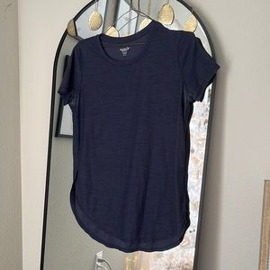 athletic wear t shirt